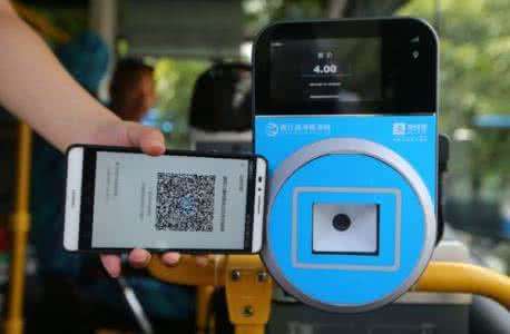 公交車上使用微信掃碼支付，掃碼支付前景巨大